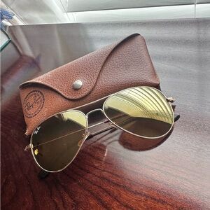 Unisex Gold Mirrored Aviator Ray-Ban Sunglasses.